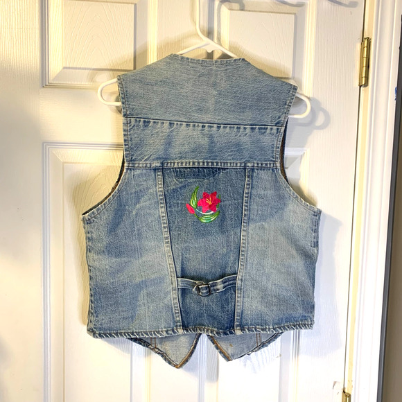 Vintage Levi's Women's Fresh Produce Denim Vest Size L Floral Embroidery Boho - Picture 2 of 13